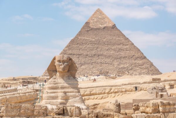 Photo - Sphinx et pyramide Gizeh - Circuit Le scarabée d'Or - Egypte